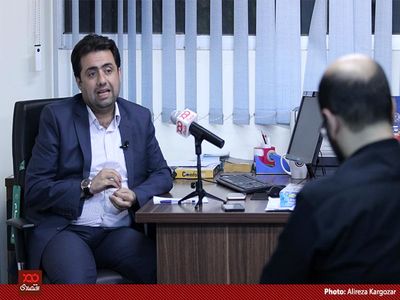بجای پوشیدن لباس سبز سپاه، فرزندانتان را از آمریکا فرا بخوانید/ لاریجانی این کار را از خودش شروع کند