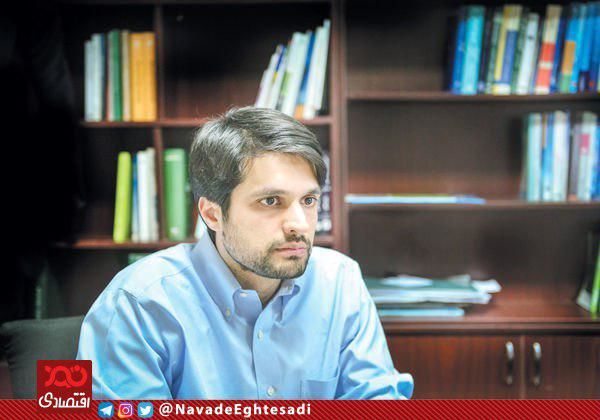 اگر دلار ۴۲۰۰ تومانی تعیین نشده بود،‌ قدرت خرید مردم بیشتر بود/ دلار ۴۲۰۰ تومانی باعث اختلاس های نجومی در شرکتهای فولادی و پتروشیمی شد