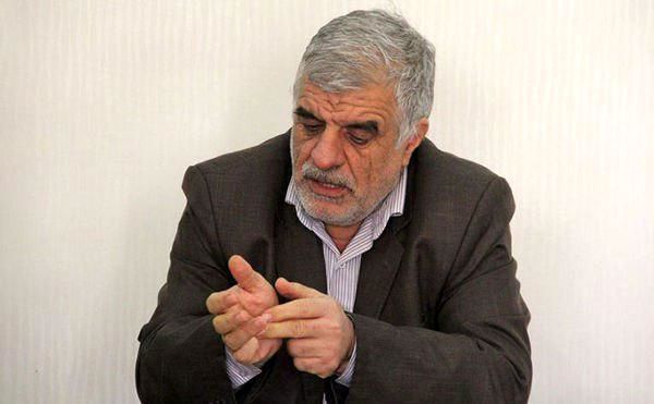 وزیر صنعت، معاونینش و سازمان گسترش بسیار ضعیف هستند و خودروسازان از آنها تمکین نمی‌کنند/ وزیر صنعت برای اینکه استیضاح نشود مدام دستور پیش فروش به خودروسازان می‌دهد