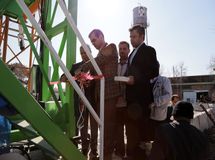 مدیرعامل صندوق بازنشستگی، مدیرعامل غیرقانونی و نجومی بگیر هلدینگ سرمایه گذاری آتیه صبا را برکنار کرد/ مدیرعامل هلدینگ سرمایه گذاری آتیه صبا ماهانه ۴۰ میلیون تومان حقوق دریافت می‌کرده است