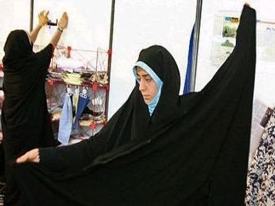 افزایش سه برابری قیمت چادر مشکی/ مشتریان مجبور به تعمیر چادرهای کهنه خود شده‌اند
