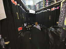 تعطیلی دو کارخانه تولید پارچه چادر مشکی در سالهای اخیر/ فقط سه کارخانه در ایران چادر مشکی تولید میکنند