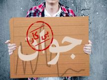 ۵۳/۹ میلیون ایرانی خارج از نیروی کار چه کسانی هستند؟/ ۵۰۰ هزار نفر از پیدا کردن شغل ناامید شده و ۲۳/۵ میلیون نفر بی‌نیاز از کار کردن هستند+ جدول