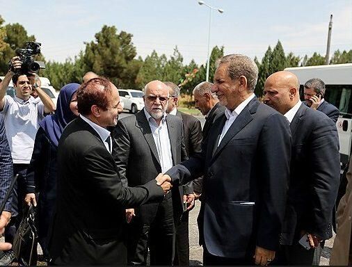 سهامداری بیمه مرکزی در شرکت‌های داروسازی، پتروشیمی و ساختمان سازی!/ آیا بیمه مرکزی می‌تواند بنگاه‌داری کند؟