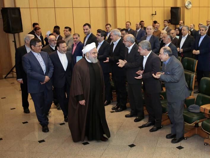 تورم در دولت روحانی برای اولین بار بعد از انقلاب در  سه سال پیاپی بالای ۳۰ درصد می‌شود