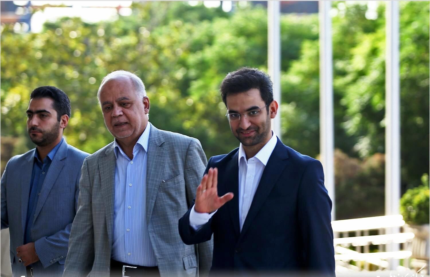 سند خرید لپ تاب برای نهاد ریاست جمهوری با دستور آذری جهرمی