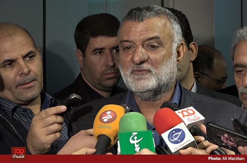 عراق مدام در صادرات کالاهای ایرانی محدودیت ایجاد می‌کند/ وضعیت صادراتمان خوب نیست و عضو هیچ پیمان منطقه‌ای و جهانی نیستیم/ دولت امسال اقدام به واردات گندم می‌کند