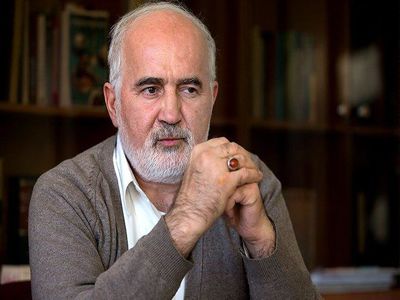مسیر تصمیم‌گیری و اعلام قیمت بنزین بسیار بد طی شد/ کنار گذاشتن کارت سوخت خیانت بود