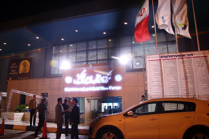 ۴۰ درصد بیمهها و ۹۰ درصد بانکها به نمایشگاه نرفتند!/ نه وزیر اقتصاد رفت و نه رئیس کل بانک مرکزی!