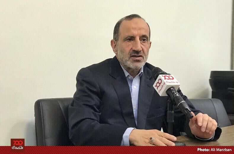 نقدهای چالشی نسبت به گرانی بنزین را به دلیل عصبانی نشدن بیشتر مردم نمی‌گویم