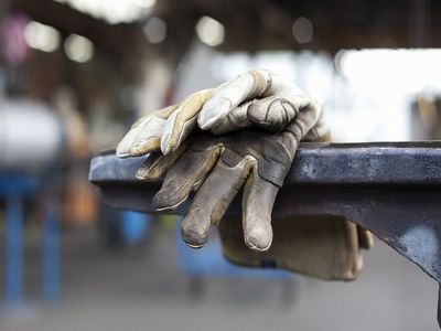 عقب ماندگی ۲ میلیون و ۳۵۰ هزار تومانی درآمد کارگران از هزینه‌ها