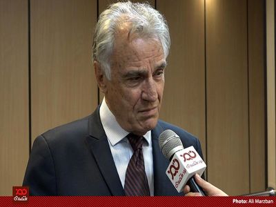 کشوری که ۸۰ میلیون نفر جمعیت دارد، نباید از صادرات ۴۴ میلیارد دلاری خوشحال شود