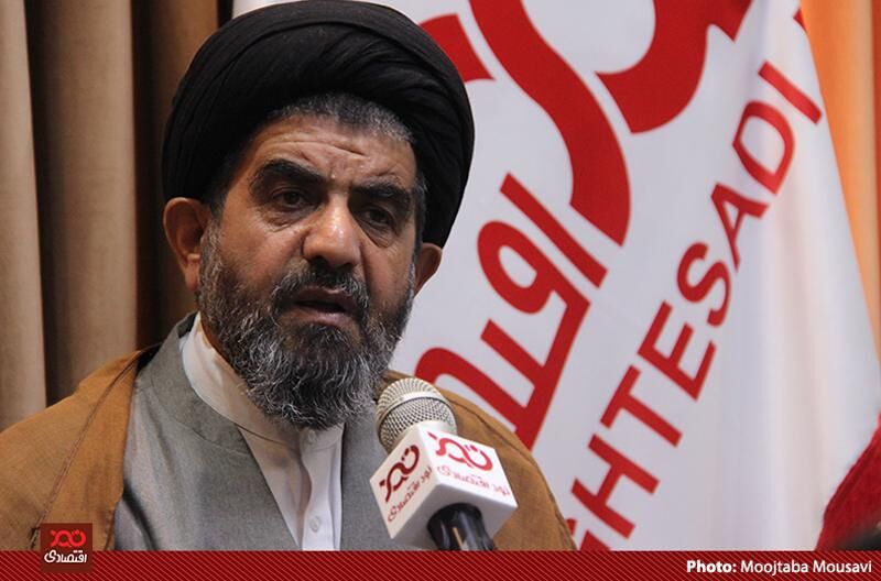نباید مناطق آزاد از دادن مالیات معاف شود