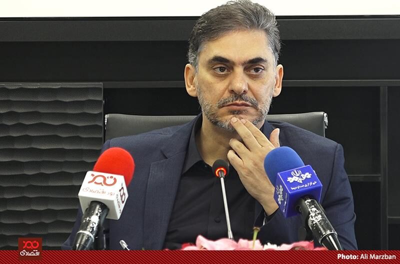 افزایش بیش از ۴ تا ۵ درصدی قیمت ارز فاقد توجیه اقتصادی است