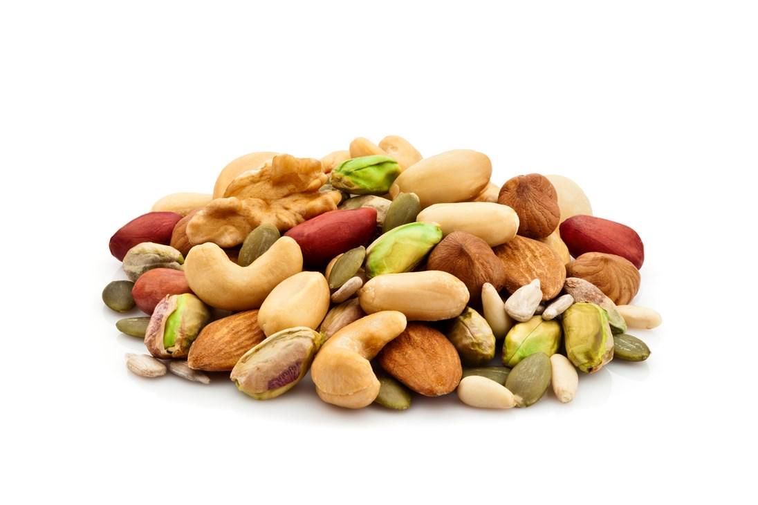 قیمت یک کیلو آجیل بهعلاوه تخمه و نخودچی برای شب یلدا بین ۲۵۰ تا ۳۰۰ هزار تومان آب میخورد