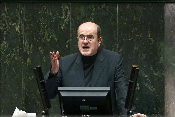 وزیر صنعت به دستان پینه بسته چایکاران ظلم کرد/ رئیس جمهور دستور واردات یک میلیون و ۱۰۰ هزار تن برنج را داده