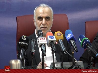 درباره ۳ برابر شدن قیمت بنزین و دلار ۴۲۰۰ تومانی وزارت اقتصاد نظر داشت/ ما نمی‌خواهیم کارها و اقداماتمان به جراید کشیده شود