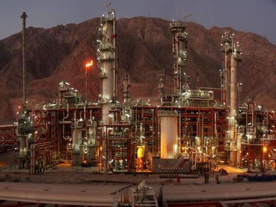 اجرای ۲۳ طرح توسعه‌ای در فازهای ۱ و ۲ عسلویه
