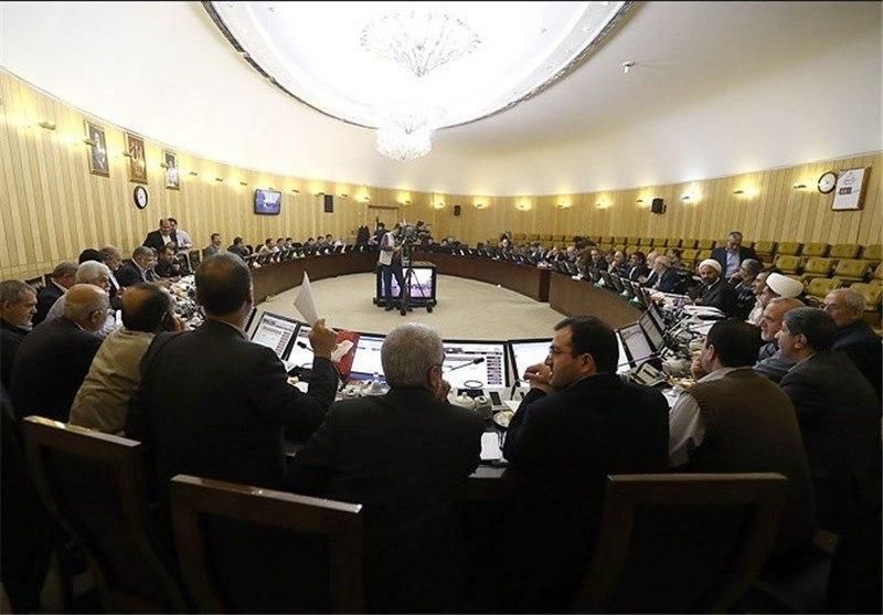 سقف پاداش مدیران شرکتهای دولتی ۱۵ میلیون تومان تعیین شد