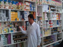 داروخانه‌ها بابت بیمه سلامت و تامین اجتماعی چند هزار میلیارد تومان از دولت طلبکارند
