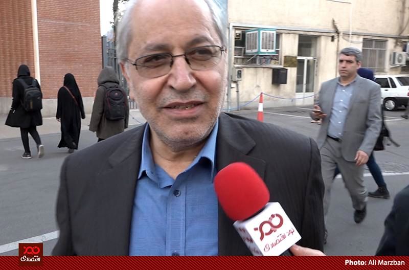 تاثیر افزایش قیمت بنزین روی مصرف آن به زودی از بین می‌رود/ اینکه ۶۰ میلیون فقیر داریم حرف درستی نیست