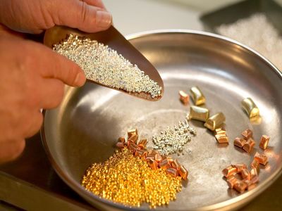آخرین قیمت روز ارز، سکه، دلار و فلزات گرانبها در ۱۰ بهمن