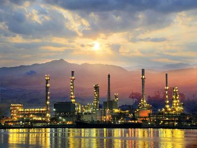 بومی سازی قلب صنعت پتروشیمی/خطر توقف تولید در مجتمع‌های پتروشیمی منتفی است