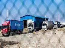 کامیون‌داران بابت بسته شدن مرزها روزانه ۵۰۰ هزار تومان خسارت می‌بینند