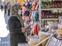 سرعت تصمیم گیری مسئولان در برابر آسیب‌های اقتصادی ناشی از کرونا کُند است/ بخشنامه اخیر بانک مرکزی برای حمایت از صنوف آسیب دیده ناقص است