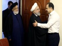 رئیس جمهور در خانه متهم ارزی/ سهلانگاری تیم تشریفات، رئیس جمهور را مهمان متهم ارزی کرد