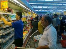 مردم نگران تامین کالاهای اساسی نباشند/ خرید مواد ضد عفونی کننده و بهداشتی اوج گرفته
