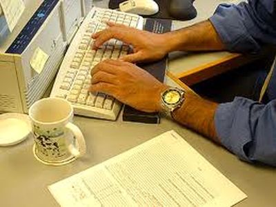 دورکاری کارکنان دستگاه های اجرایی بلامانع است/ همه دستگاه‌های اجرایی برای کارکنان خود ماسک، دستکش و ماده ضدعفونی کننده فراهم کنند