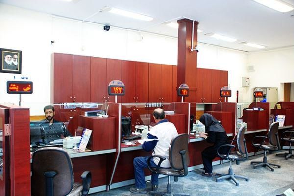 از مراجعه به شعب جز در موارد اضطرار اجتناب کنید