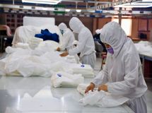 حقوق ورودی لباس محافظ پرستاری از ۵۵ درصد به ۵ درصد کاهش یافت