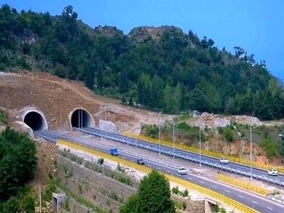 کاهش تردد وسایل نقلیه در محورهای برون‌شهری