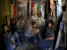 دولت به جای افزایش دستمزد کارگران، اموال آنها در شستا را می‌فروشد