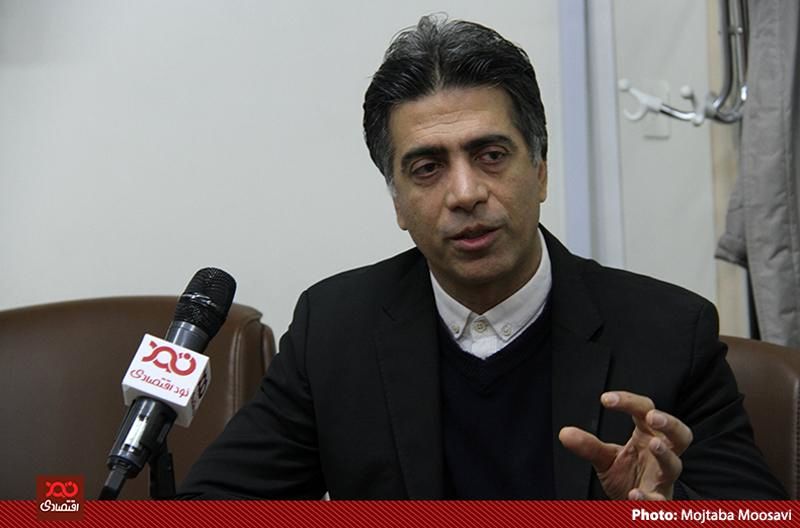 اکنون زمان مناسبی برای واگذاری خودروسازان نیست