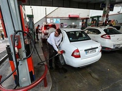 کاهش ۵۰ درصدی مصرف بنزین، جایگاه‌داران را به دردسر انداخته است