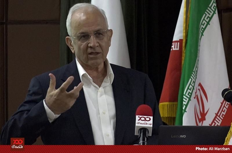 تنها راه خروج کشور از رکود، عرضه سهام شرکتهای دولتی و غیر دولتی در بورس است
