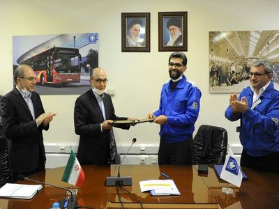 امضای تفاهم نامه همکاری ایران خودرو و بانک تجارت