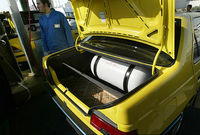 تاکسی ها و وانت ها به صورت رایگان دوگانه سوز می‌شوند