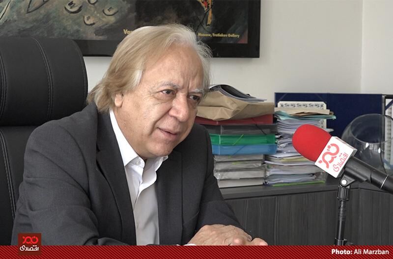 صحبت‌های رئیس کل بانک مرکزی با واقعیت بازار ارز تطابق ندارد/ وارد کنندگان با یورو ۳۰ هزار تومانی مواد اولیه وارد می‌کنند