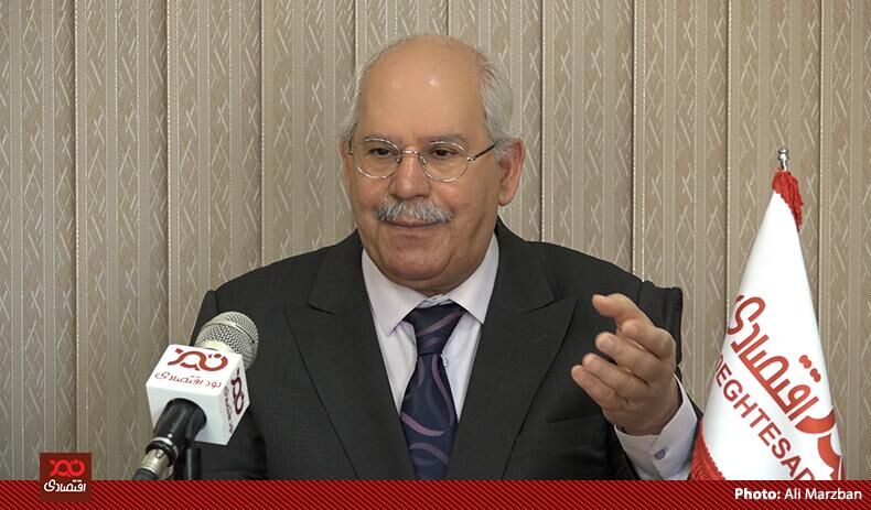 دولت به جای تغییر واحد پولی مشکل تولید را حل کند