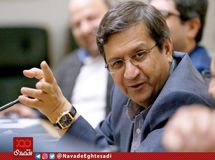 همتی از پاسخ دادن به سوالات خبرنگاران فراری است