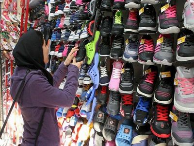 خانوارهای شهری سال گذشته ۵۰ درصد کمتر از سال ۹۷ کفش و لباس خریدند