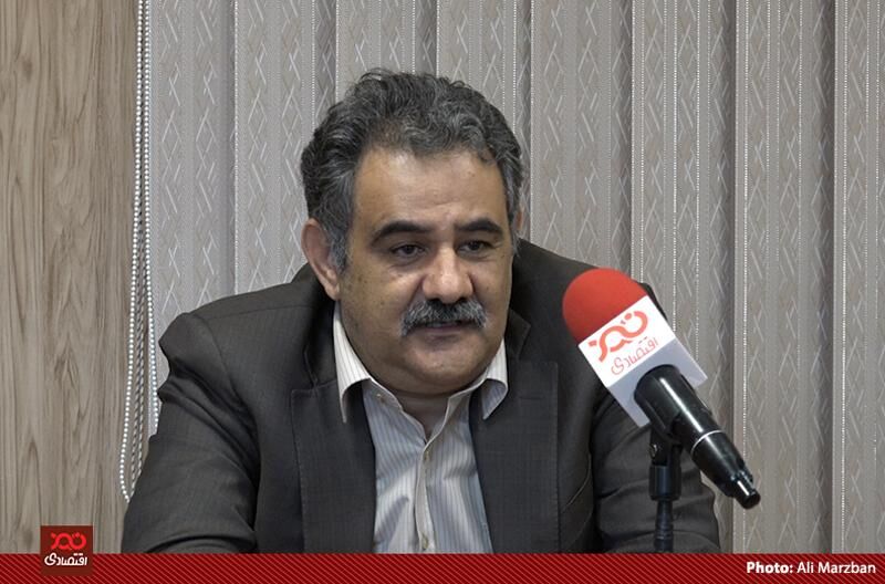 افزایش قیمت ارز به دو روش بر روی تورم تاثیر می‌گذارد/ افزایش نقدینگی موتور محرک افزایش نرخ ارز و تورم است