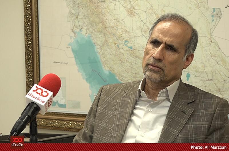 اگر بنزین را از صادرات ۵ ماهه حذف کنیم، با کاهش ۴۴ درصدی صادرات غیر نفتی نسبت به پارسال رو به رو می‌شویم
