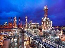 خام فروشی محصولات پتروشیمی چه آسیبی به زنجیره تولید محصولات پلیمری وارد کرده است؟