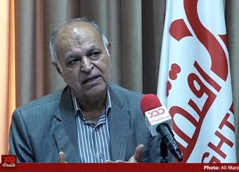  پارسال ۲ برابر نیاز کشور ذرت و کنجاله با ارز ۴۲۰۰ وارد کردیم، ولی مشخص نیست که الان کجاست؟