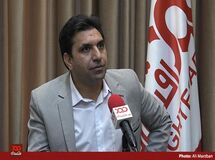 دولت پای خود را روی گلوی صادرکنندگان و تولید کنندگان قرار می‌دهد تا ارز خود را برگردانند